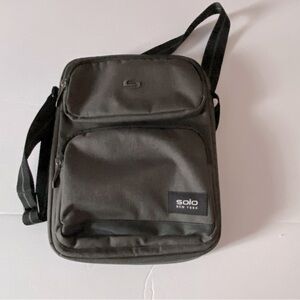 Solo New York Ludlow Universal tablet sling